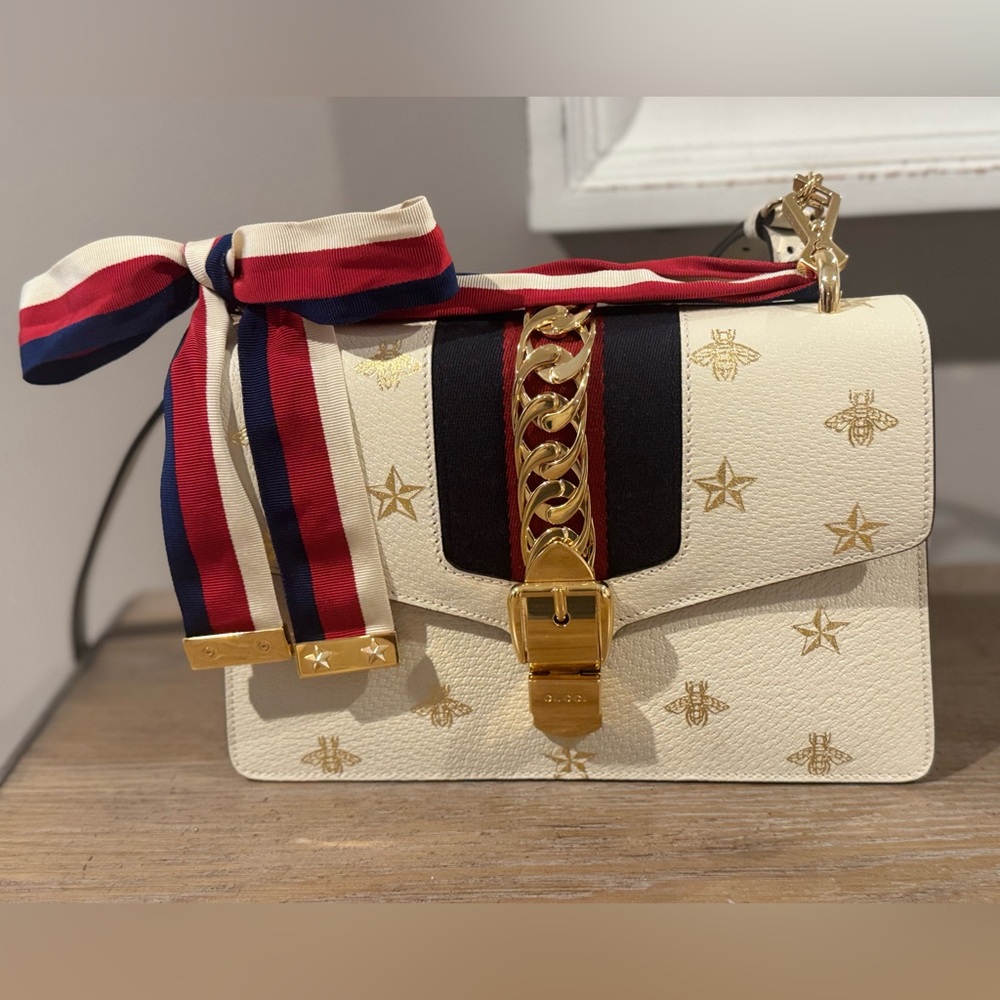 Gucci Sylvie Cream and Gold Shoulder Bag with Chain Detail